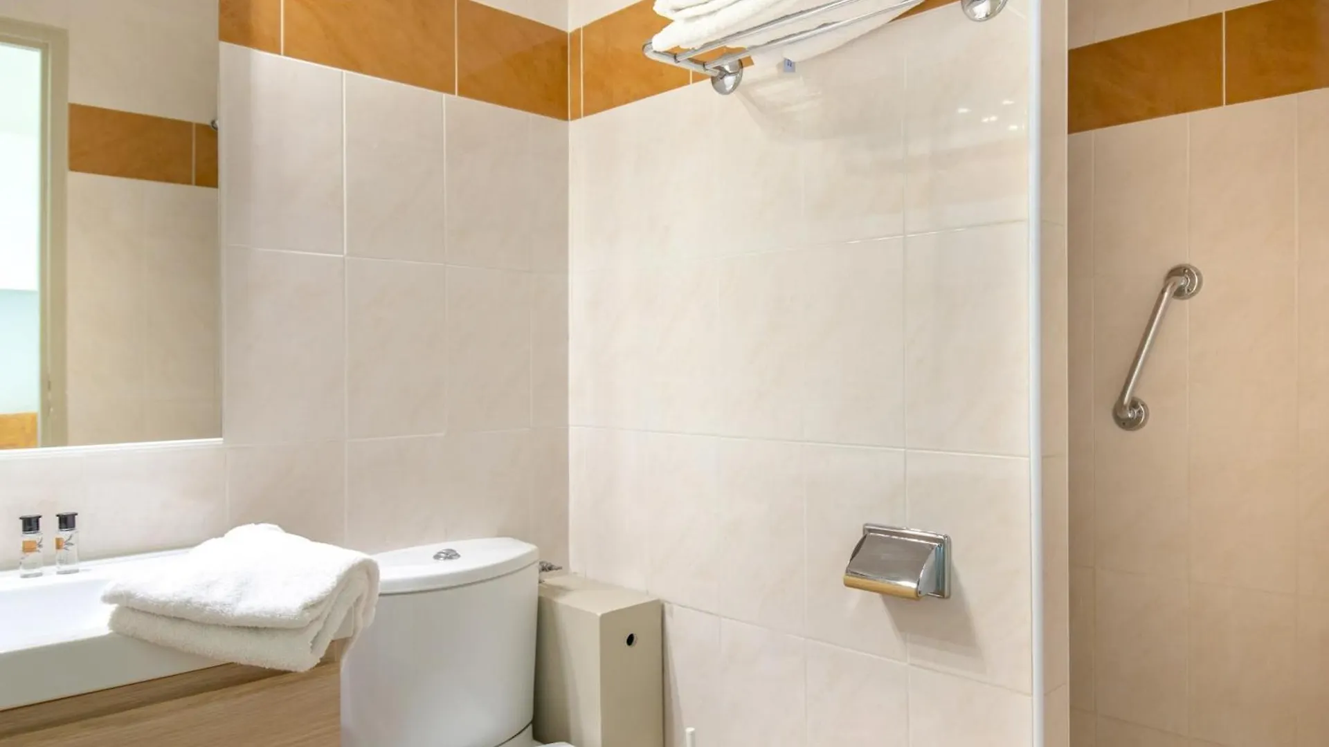 Studio Climatise 2/3 Pers - Proche Plage Et Commerces - Wifi Gratuit - Fr-1-466A-18 Saint-Raphael  Apartment